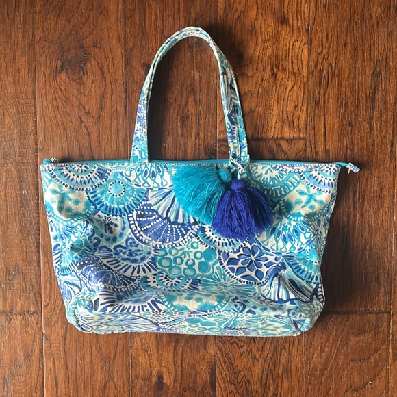 Lilly Pulitzer Handbags - Lilly Pulitzer Blue Canvas Tote Beach Bag